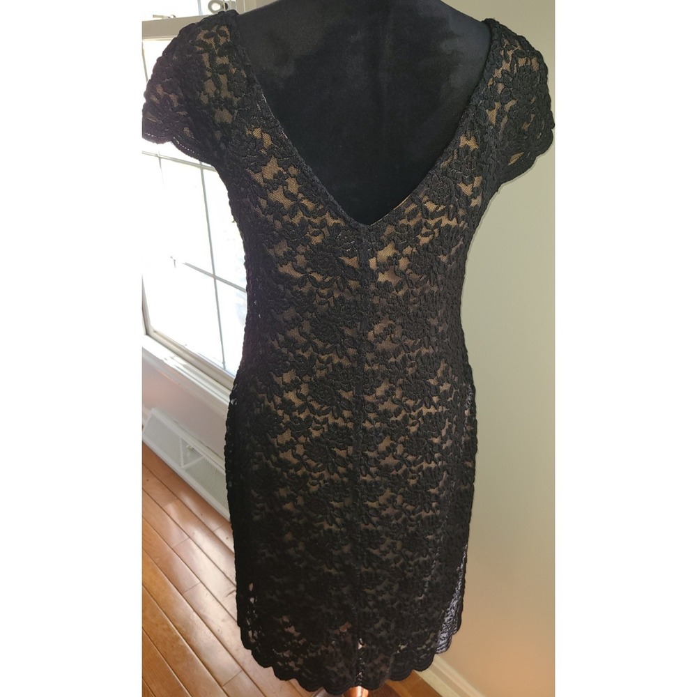 Dressbarn db Lace Sheath Dress Woman Sz 12 Black Tan Excellent Cap Sleeve Gothy - Picture 2 of 12